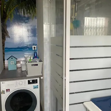 Avec Vue Sur Le Marais Et La Piscine Yves