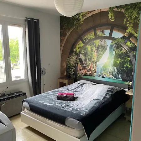 Avec Vue Sur Le Marais Et La Piscine *