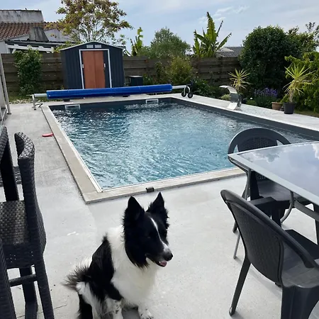 Bed and breakfast Avec Vue Sur Le Marais Et La Piscine