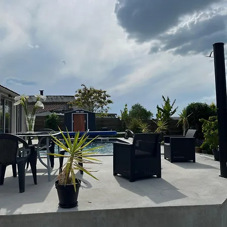 Avec Vue Sur Le Marais Et La Piscine Bed and breakfast 3*