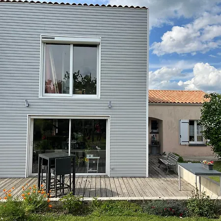 Bed & Breakfast Avec Vue Sur Le Marais Et La Piscine Yves