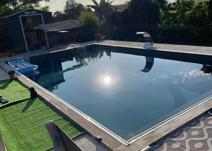 Avec Vue Sur Le Marais Et La Piscine Bed & Breakfast 3*