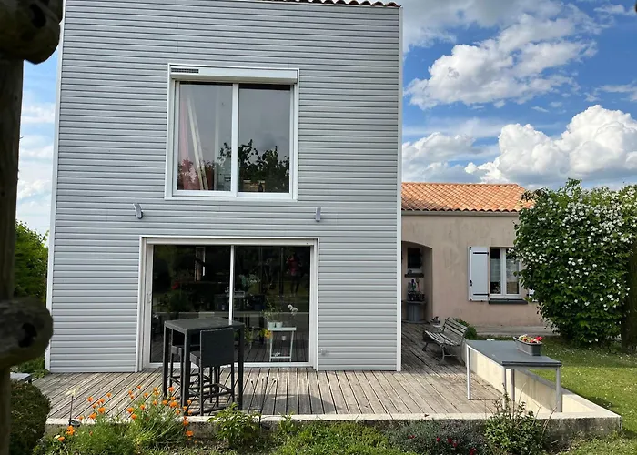 Bed & Breakfast Avec Vue Sur Le Marais Et La Piscine Yves